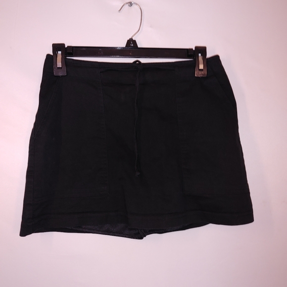 Tempted Black Zip Up Skirt Women's Size 3/4 Used Very Good. MADE IN USA .Condit - Picture 2 of 10